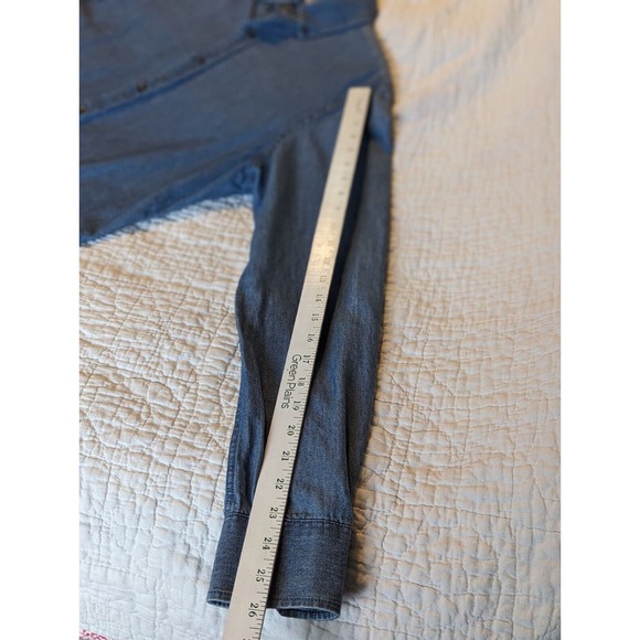 IZOD Men's Saltwater Wash Long Sleeve Button Down Shirt Size Medium Blue - Picture 8 of 13